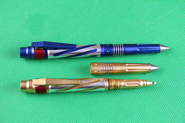 4 Different colors in stock survival defense pen with LED light UD402169